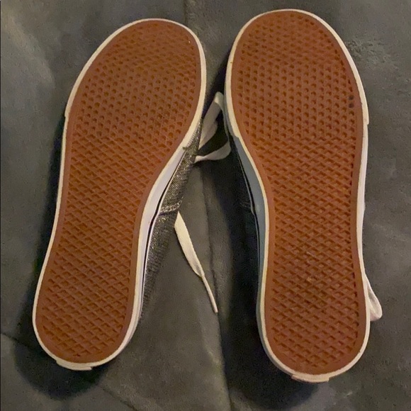 Vans - Picture 2 of 2